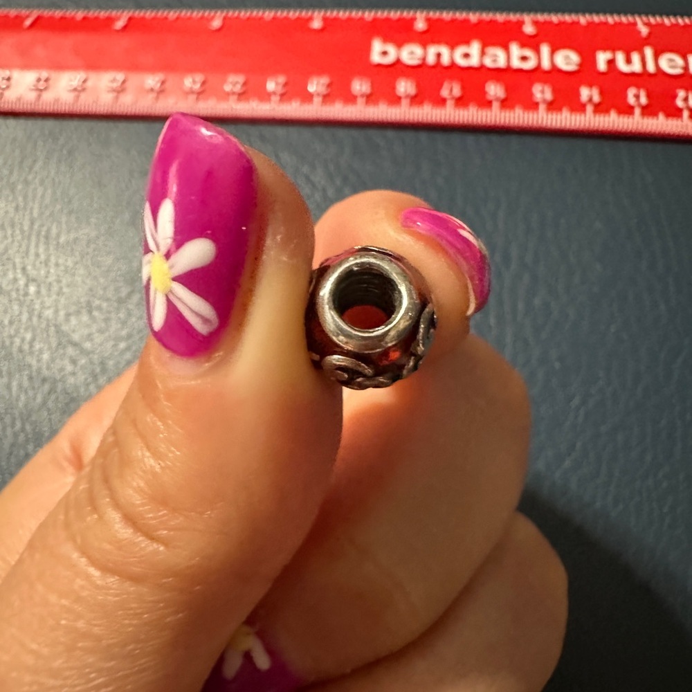 Pandora zen red enamel charm - Picture 2 of 3